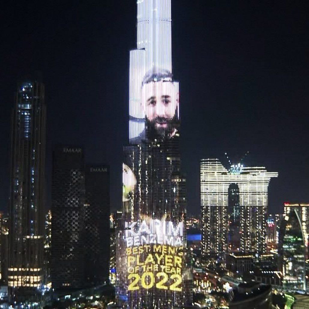 atyea90's tweet photo. - برج خليفة في دبي بصورة الأُسطورة بنزيما بعد فوزه بجائزة أفضل لاعب في عام 2022 من غلوب سوكر.🫡
#Real_Madrid_News_First https://t.co/CYaiKftXpD