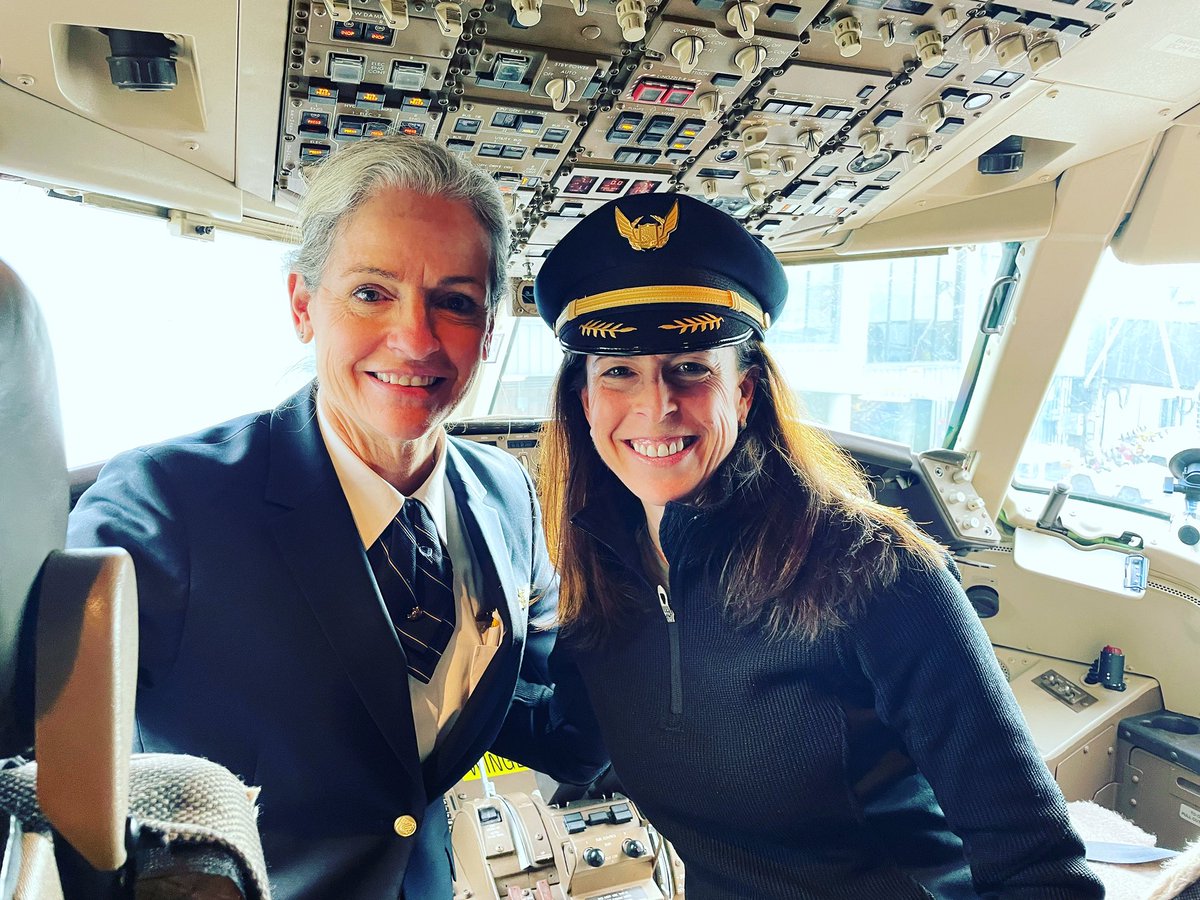 widgetgirl's tweet photo. Celebrated crossing the MILLION mile mark with @united today on my flight back from Zurich - and having a female pilot made my day! Thank you Gretchen for paving the path for other young girls to excel in aviation! ✈️ https://t.co/gASAVSUdFL