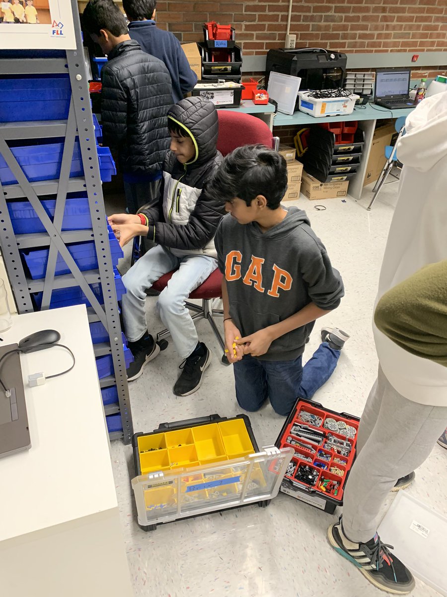 IARMr_Belisle11's tweet photo. Last Lego League Robotics club meeting of the year. Robot runs!Packing! Programming! All the last minute preparation for this weekend’s competition at FHS. #FLL #legoleague #robotics https://t.co/MXA3JCveKO