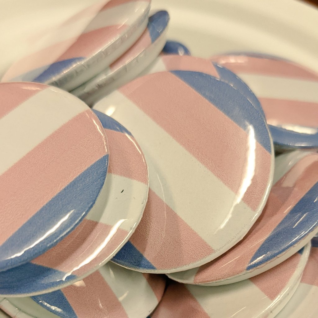 hthtigers's tweet image. #TransAwarenessWeekNL continues at HTH with a bake sale and buttons supporting @transsupportnl ! Not shown in the picture is the fabulous food prepared by our PAST &amp;amp; Social Justice Committee... It didn't last long! 🏳️‍⚧️🏳️‍🌈 

A big thanks to Piers for making these awesome buttons!