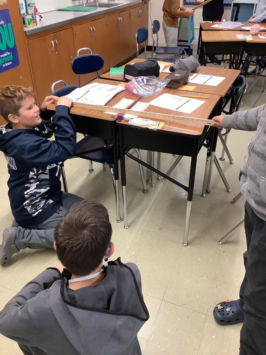 MrsPollari_EBMS's tweet photo. Testing Galileo’s theory that two objects that have different mass and are dropped at the SAME TIME from the SAME HEIGHT, should hit the ground at the SAME TIME… what do you think will happen?! @EastBrookMS https://t.co/u2Hl168NkI