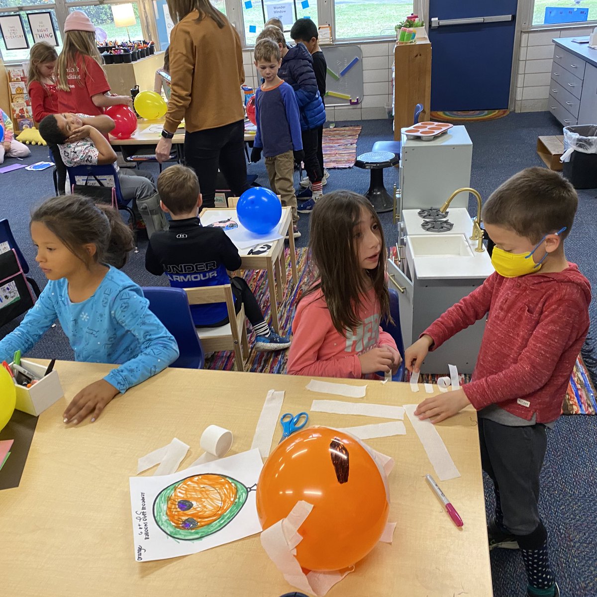 AmyMongenas's tweet photo. What an AMAZING day today spent in Mrs. Rottenberg’s kindergarten class. After reading our kindergarten stories we then got to help them assemble their Thanksgiving balloons! #IHPromise @IHPrimary @IHElementary #IH_STEM @MrsRottenberg @JackieOBrien1 @IHSchools @AmyMongenas https://t.co/HmLaZyMM6K