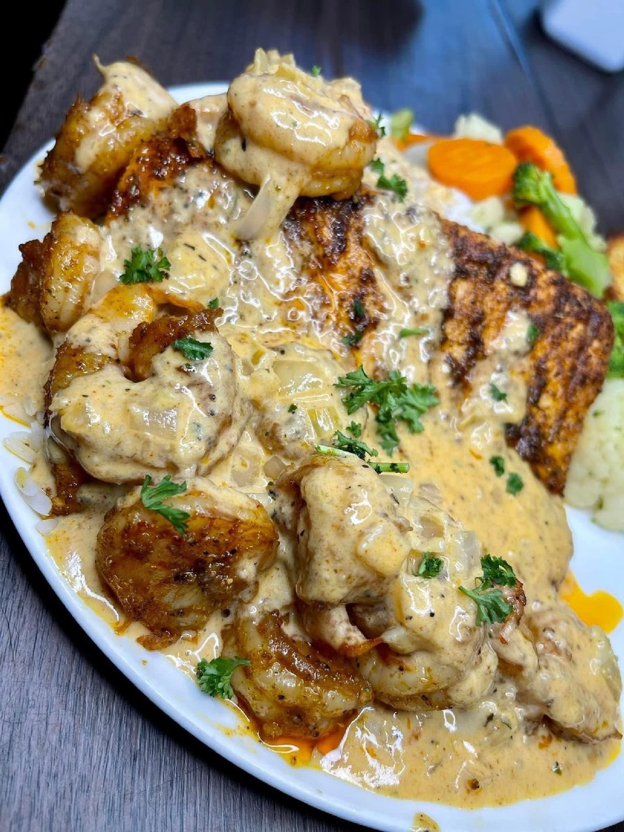 SiriusLeigh_'s tweet photo. Salmon &amp; Shrimp Over Rice Topped w/ Cajun Cream Sauce https://t.co/7sL0ZGhJbk