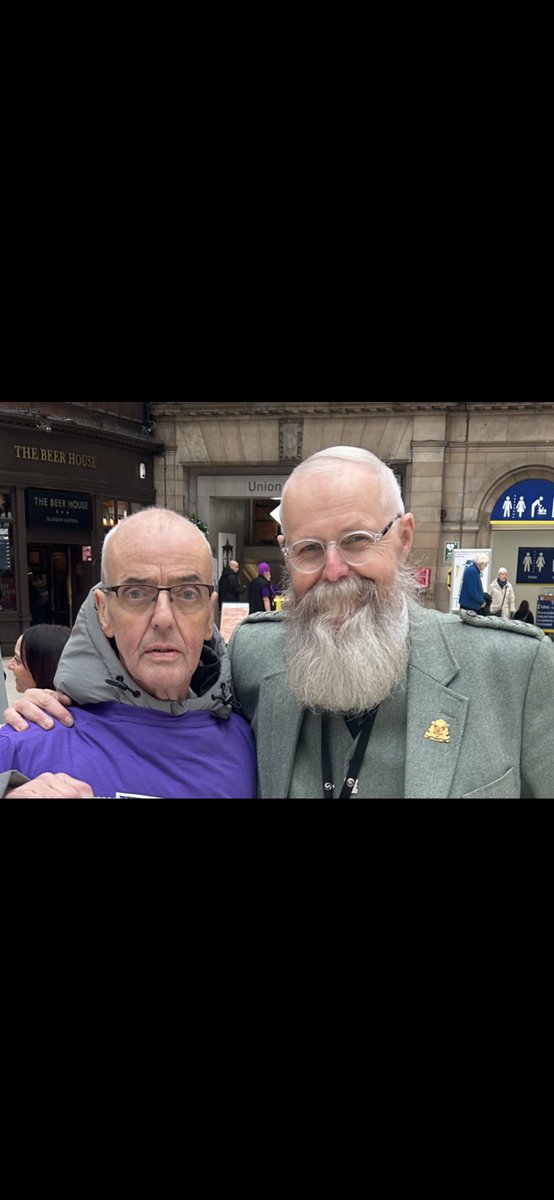 Met Frank today,he was in the station with @pancanscot . Lovely to meet the kindest of men and an absolute star who has his place in Celtic’s history forever.take care Frank .we are all thinking of you 🙏❤️#worldpancreaticcancerday