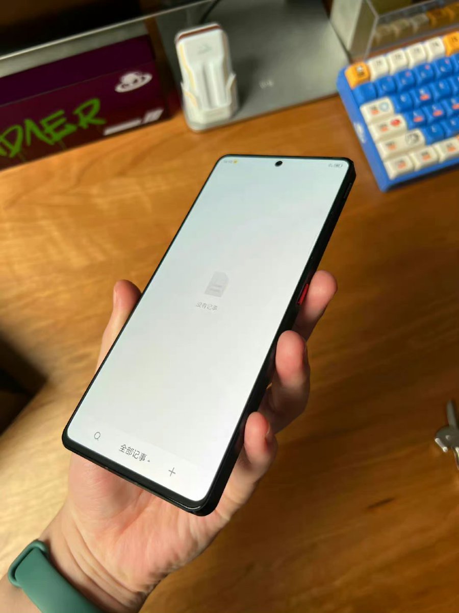 TechWorld1048's tweet image. Realme 10 Pro Bezels
 
But Launched with LCD