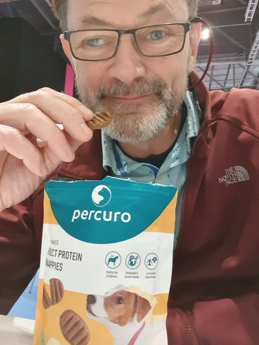 <a href="/PercuroEarth/">Percuro</a> nom nom. Insect protein #sustainable low energy low #CarbonFootprint #VetShow <a href="/BVA/">BVA</a> <a href="/Vet_Sustain/">Vet Sustain</a> we have the technology!