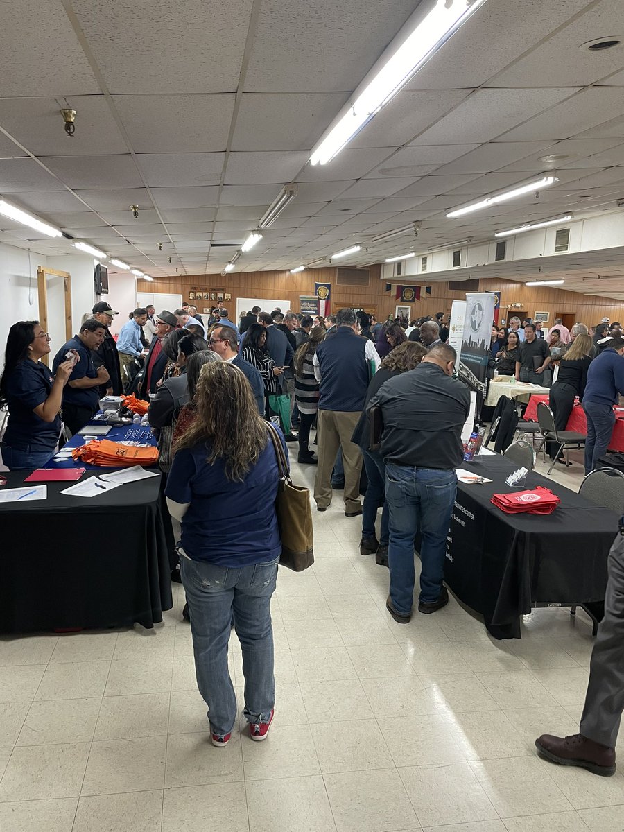 MariaGarcia_SA's tweet photo. Great turnout @cpsenergy Small Business Fair today! Many thanks to LULAC Concilio Zapatista and American Legion Alamo Post 2 for their partnership. https://t.co/YCapYPxigD