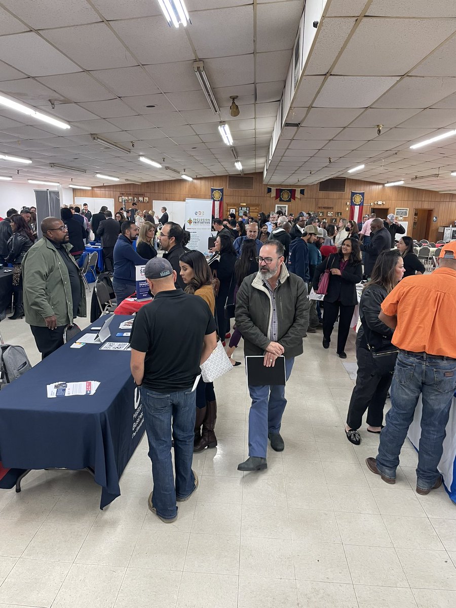 MariaGarcia_SA's tweet photo. Great turnout @cpsenergy Small Business Fair today! Many thanks to LULAC Concilio Zapatista and American Legion Alamo Post 2 for their partnership. https://t.co/YCapYPxigD