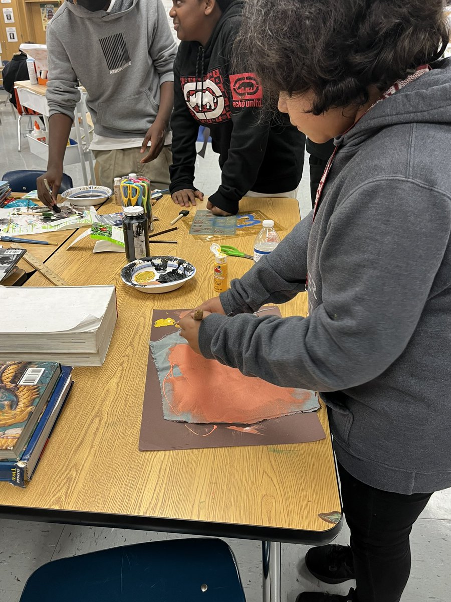 Teach954's tweet image. Creating our “Human Display”. Students try to capture &amp;amp; convey Cambridge Challenge “What it means to be Human?” #magnet #MagnetOpenHouse #attucks @BrowardSTEM @cohgov @AttucksMS @Cambridge_Uni #Cambridge