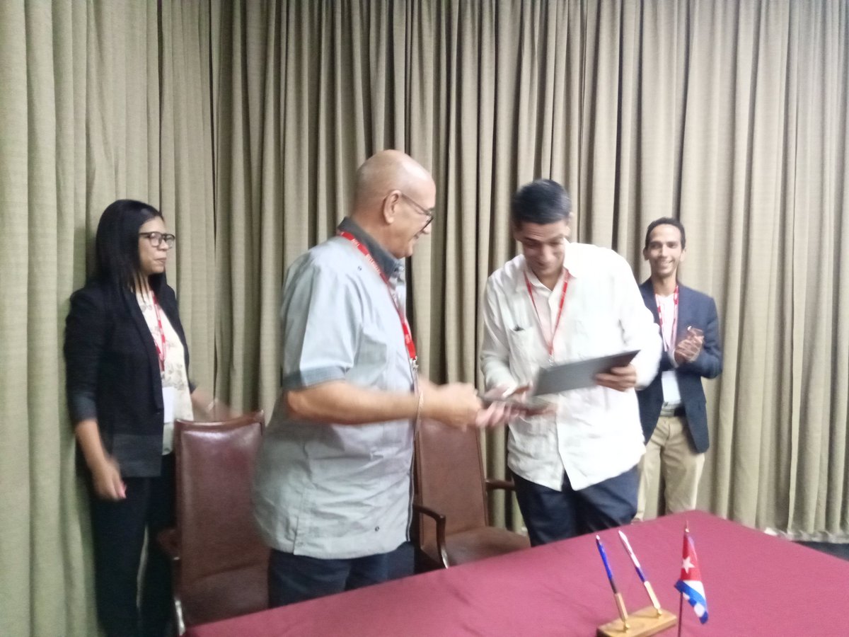 ONBC_CUBA's tweet photo. Se firma acuerdo de colaboración entre @pro_cuba y nuestro Bufete de Servicios Especializados @BufeteBES, en materia de comercio exterior e inversión extranjera, en el marco de #FIHAV2022 .
@MMarreroCruz 
@OscarCubaMinjus 
@DoejoLillia https://t.co/WWUPmPqXHY