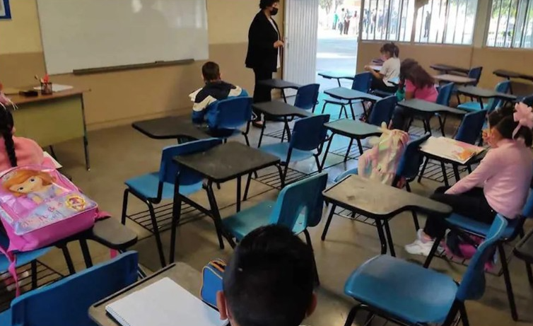 Milenio's tweet image. SEP informa que maestros ya podrán reprobar a alumnos de primaria y secundaria

¡A estudiar se ha dicho!

milenio.com/politica/alumn…