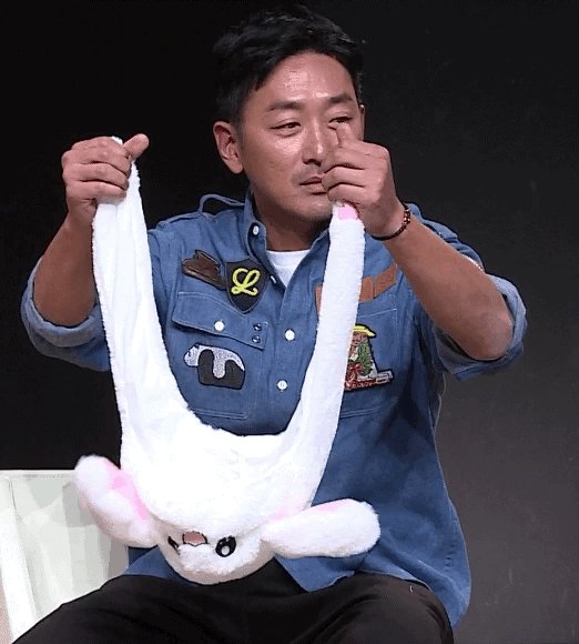 이짤 제로로 보고싶다
제트가 이거 요즘 유행이라고 써보라고 여기를 잡고 누르면 된다고  했는데 제로가 무슨 동네 목장에서 젖소 젖짜듯이 저러고있는거임
제트가 당황해서 형님 그거 그렇게 하는게 아니다 그러더라구 하면서 모자 씌워줘야함