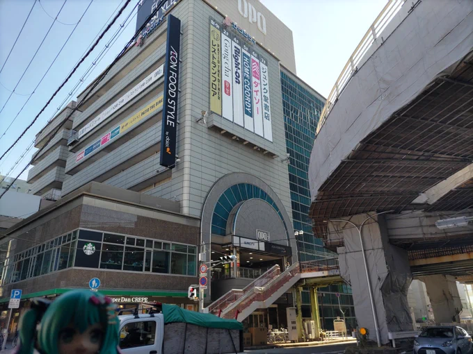 三ノ宮駅に戻りました。偶然にも今日から「ダイエー神戸三宮店」で「雪ミクフェア」が開催されてました。最高じゃないか!!しかも欲しかった「雪ミクアクスタ」をゲット出来ました。帰ったら飾ろう〜 