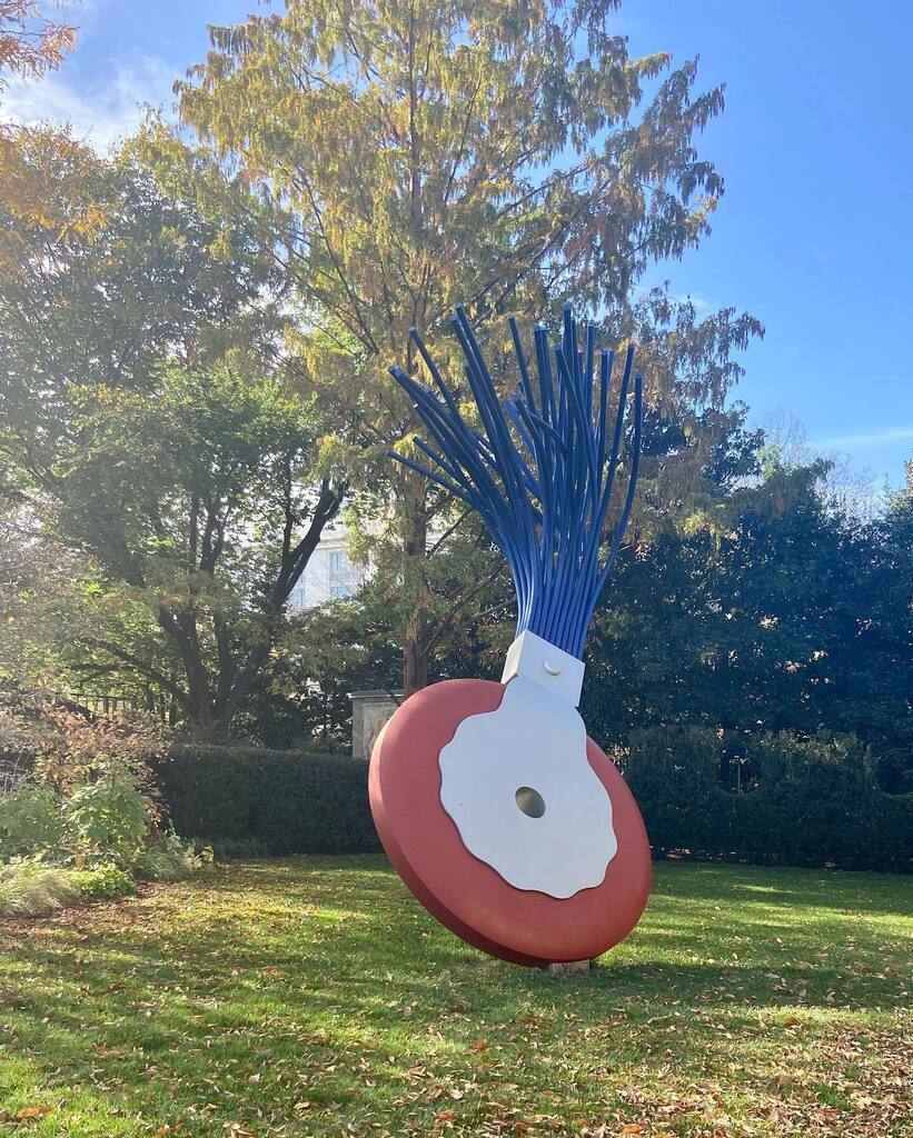 mkhayes's tweet photo. #tbt all the way back to last week for my birthday trip to DC

1 - Typewriter Eraser, Scale X, National Gallery of Art, Sculpture Garden
2 - House I, National Gallery of Art, Sculpture Garden
3 - Random shot on the Mall
4 - 360 at the Hirschhorn Sculptur… https://t.co/Wf2RJazOLG https://t.co/p3gwUgO71L