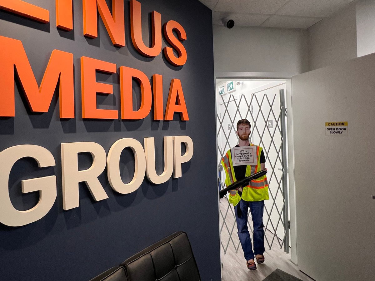 Linus Tech Tips tweet media