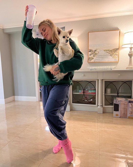 What my fans get VS. What my man gets 🤣🤣🤣 https://t.co/xkdIJY4w1c