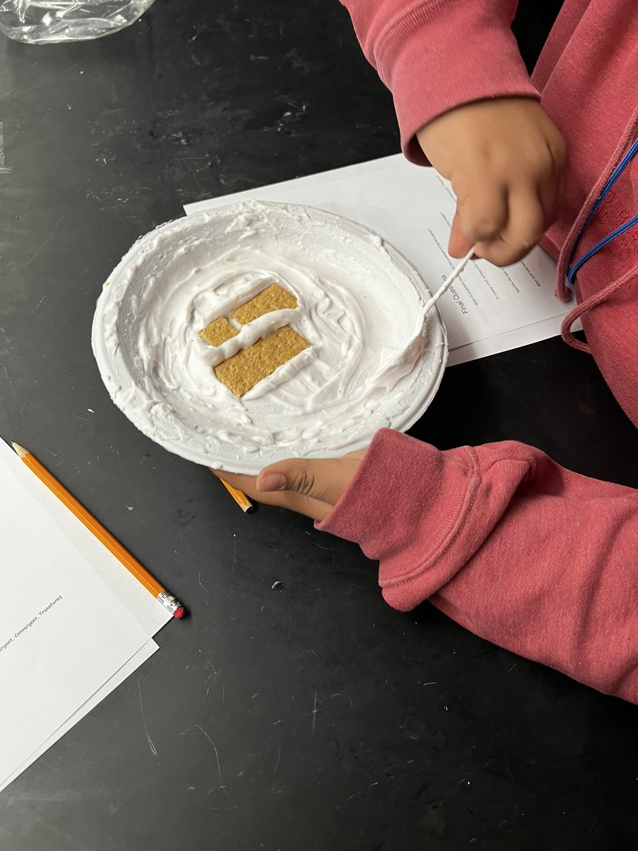caldeiteach's tweet photo. Today my 6th graders simulated the geological events that occur at plate boundaries using shaving cream and graham crackers 🌎@HumbleISD_SMS #gosmscats https://t.co/UqajFJDlm8