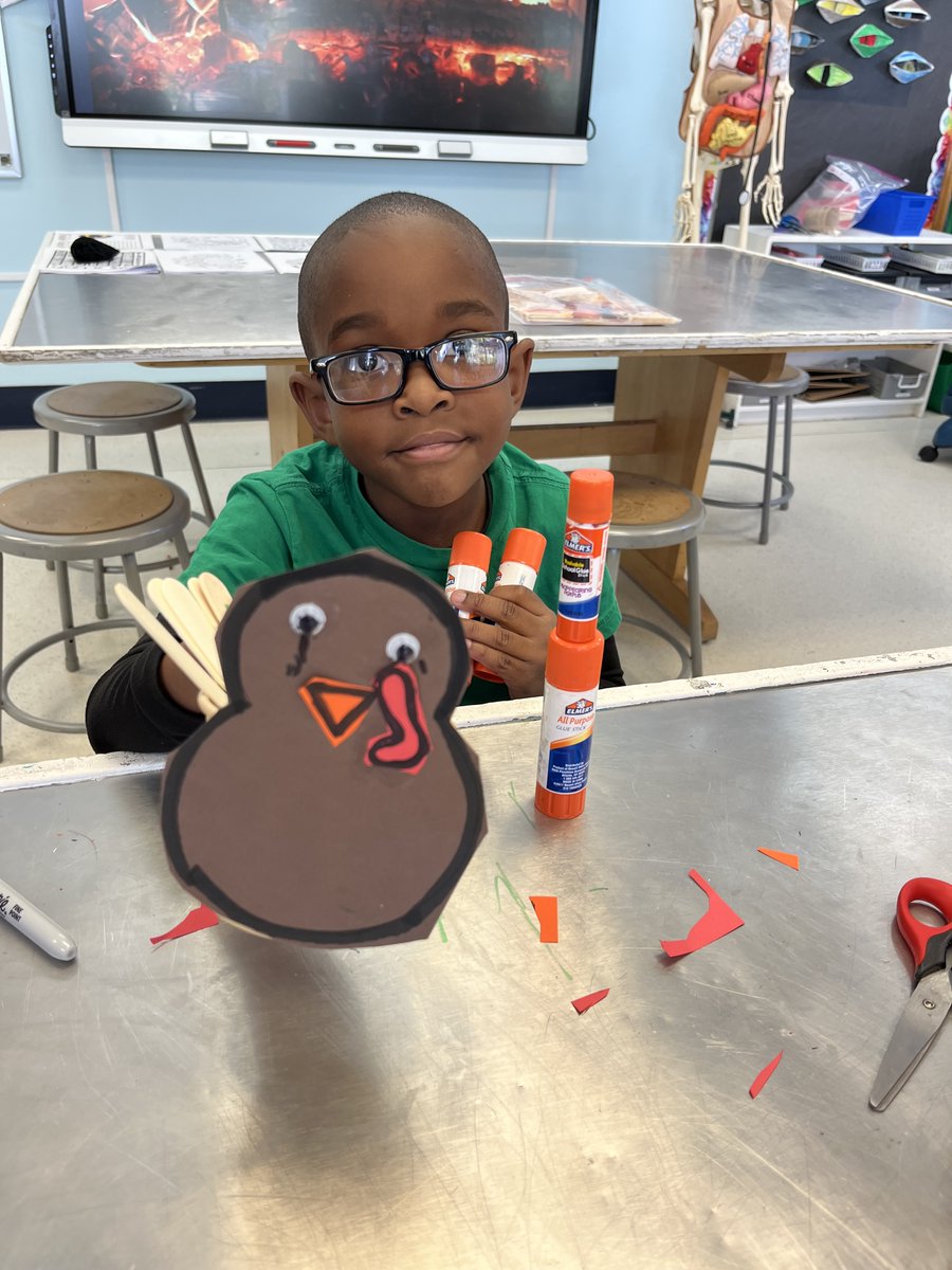 PHS_K8's tweet photo. In multi-age groups led by our 8th graders, students made a craft turkey while reflecting on what they are grateful for. They also enjoyed a @ChickfilA feast together! It was a special day where students made new friendships with fellow PHS students from different grades! 😀🦃 https://t.co/KSpsPVKYwt