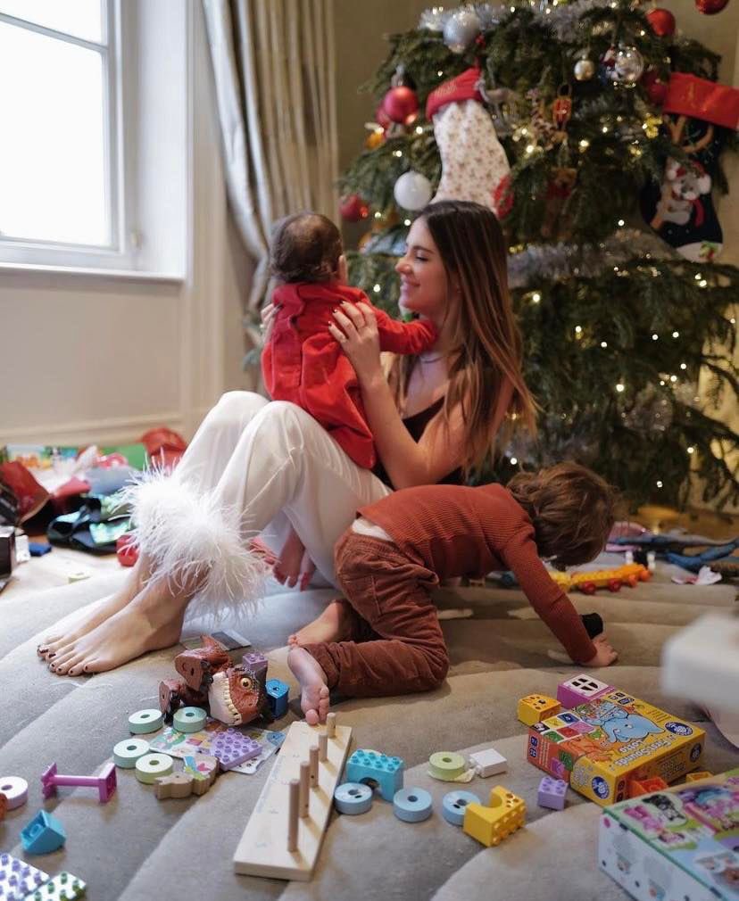 EstiloDF's tweet photo. #SarahKohan, ex esposa de Javier “Chicharito” Hernández es atacada en redes por publicar una foto del hijo del futbolista con un vestido de princesa. 👉https://t.co/aHpaYZIrRe
CC: @sarakohan, @ch14_ https://t.co/zigHdcRsFu