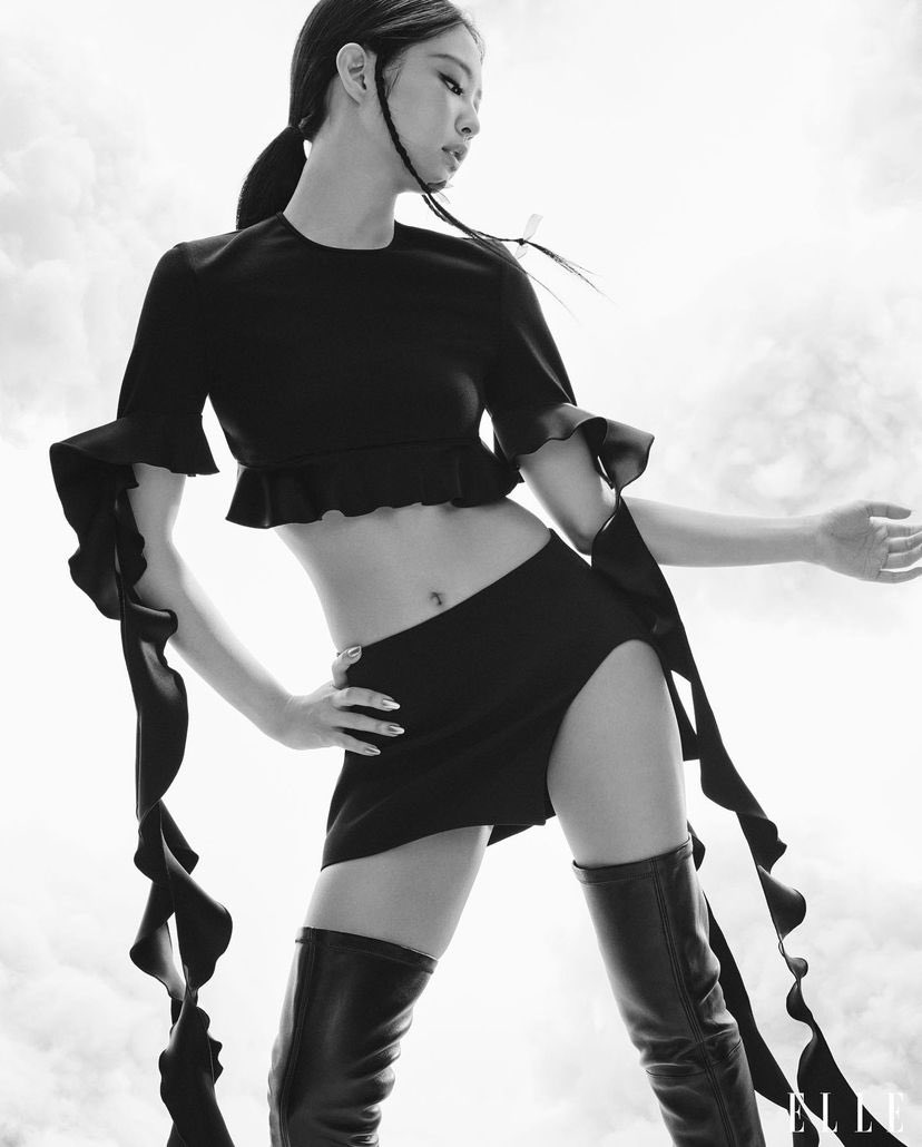 art8amby's tweet photo. #editorial "The Many Faces of Blackpink's Jennie Kim" with #JennieKim by #FelixCooper in #ElleUS #December2022/#January2023, styling by #PattiWilson. Hair and makeup by #JennyCho and #YeonWon #art8ambyeditorial https://t.co/FxRijmFVSy