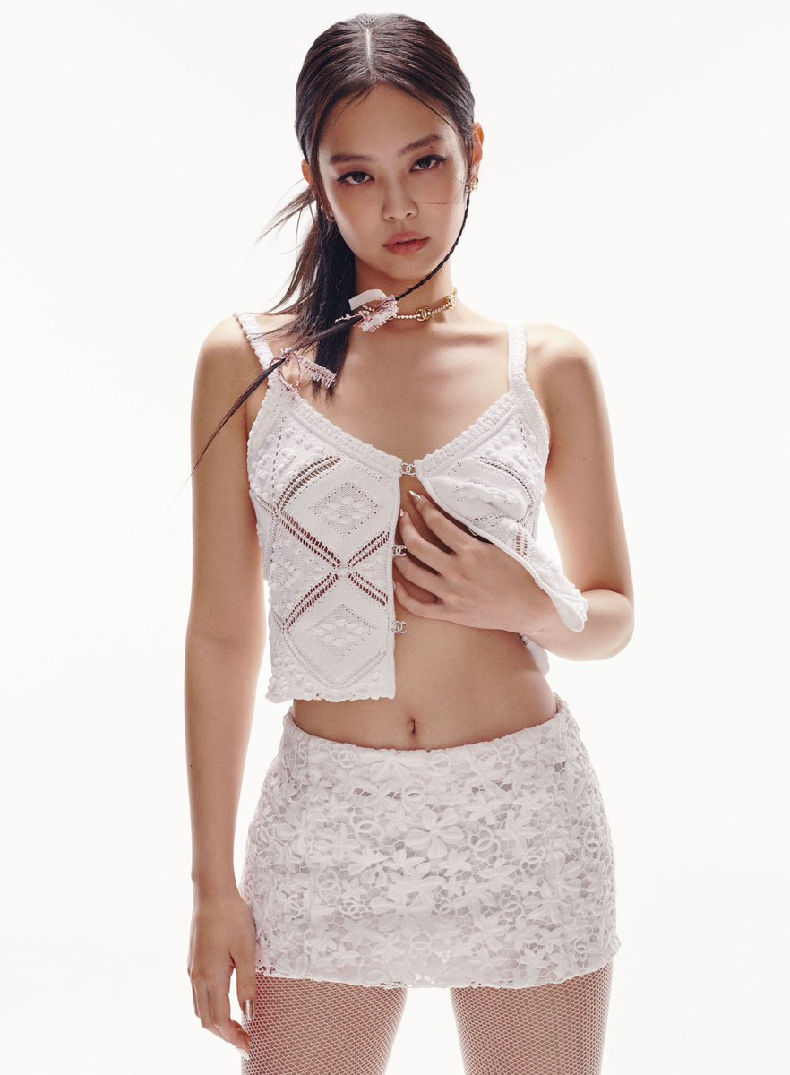 art8amby's tweet photo. #editorial "The Many Faces of Blackpink's Jennie Kim" with #JennieKim by #FelixCooper in #ElleUS #December2022/#January2023, styling by #PattiWilson. Hair and makeup by #JennyCho and #YeonWon #art8ambyeditorial https://t.co/xzAotFvFir