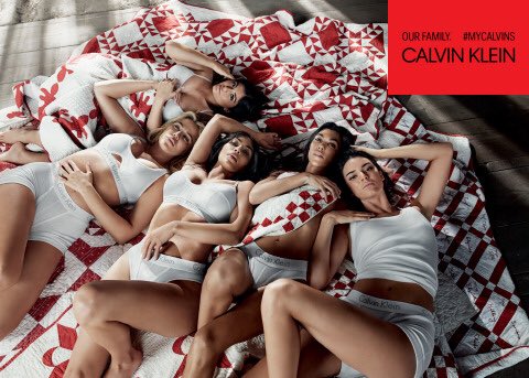 CamiRE222's tweet photo. @PaolaMKT El concepto evolucionado de Calvin Klein tiene como idea central la familia, una muestra de unidad.Esta campaña captura estos vínculos y da vida a diferentes formas en que pueden inspirar a las familias a conectarse entre sí y a celebrar las cosas que los unen.#PrincipiosMKTUSFQ https://t.co/1tk3jPa3Xm
