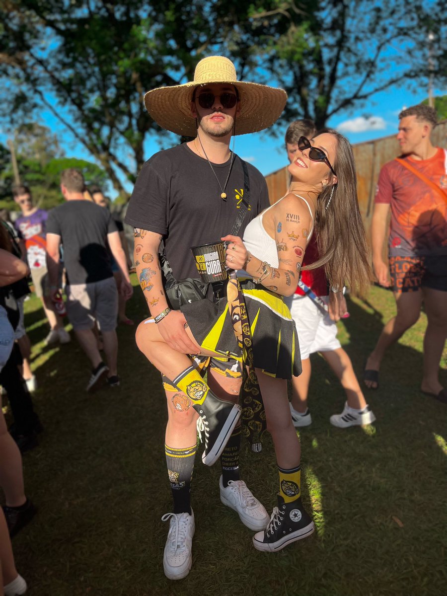 FernandoValiati's tweet photo. Casal mais lindo dos jogos tinha que ser porco ne 🐷💛🖤 https://t.co/Evja5Trbjh