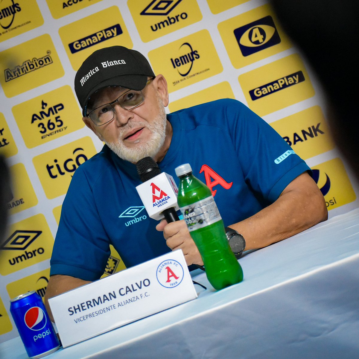 AlianzaFC_sv's tweet image. 🗣️ Nuestra Junta Directiva esta mañana presentando al nuevo DT, Eduardo Lara. 🐘

#AlianzaFC 🅰️