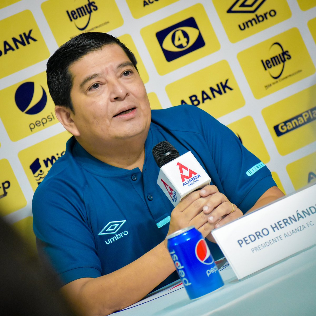 AlianzaFC_sv's tweet image. 🗣️ Nuestra Junta Directiva esta mañana presentando al nuevo DT, Eduardo Lara. 🐘

#AlianzaFC 🅰️