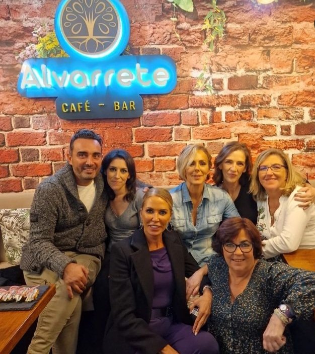 Pero bueno que guapos😭😍
#APOYOROCIO17N