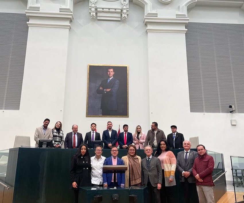 🗣️Así ha sido nuestro segundo día #EIG2022

👉🏼Visita al plenario de <a href="/MADRID/">Ayuntamiento Madrid</a> 

🏛️🇪🇸 En el <a href="/Senadoesp/">Senado de España</a> compartimos la visita con <a href="/Miguel_Viso/">Miguel Ángel Viso</a> <a href="/CarmenLeyte/">Carmen Leyte</a>, #AnaMartinezZaragoza y @pepemar88 

❤️¡Gracias por formar parte de esta #experiencia! #institutoIMC