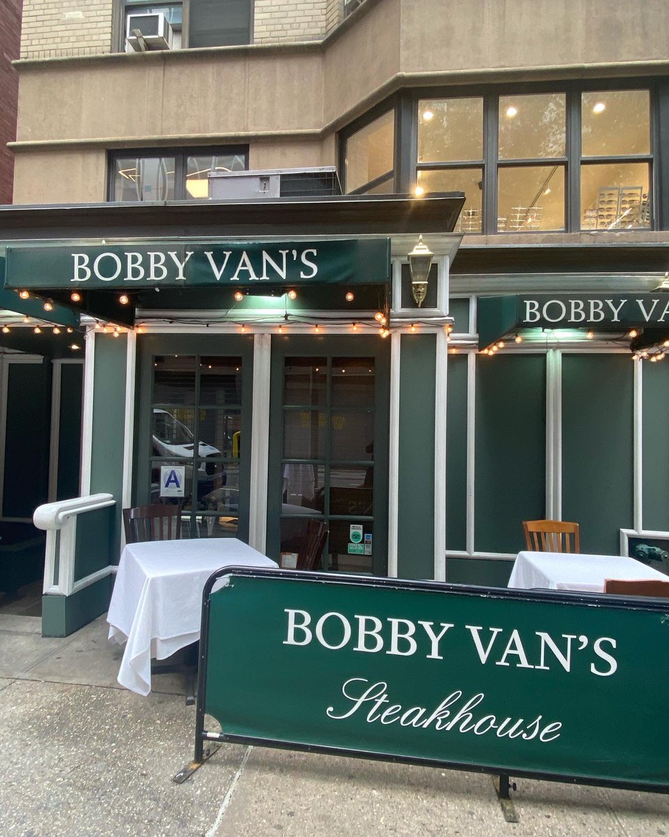 First step of marathon business trip is done.
Introduce of Anne Bourne, Cave de Ribeauvillé “America sales manager” to NY business partners : check.
Ready for next step…Nevada.
Cheers 🥂