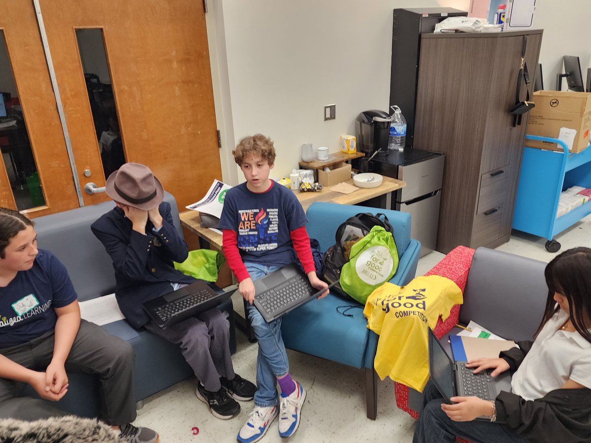DeeKarl2's tweet photo. Proof that when you IGNITE their passion, scholars will learn wherever they are.  #DallasPitchforGood competition team for @IgniteDISD still hard at work after our workshop day 1.  Getting thos #Entrepreneurship skills ready for tomorrow! @PersonalizeDISD @TransformDISD https://t.co/3qEwhPS2KJ