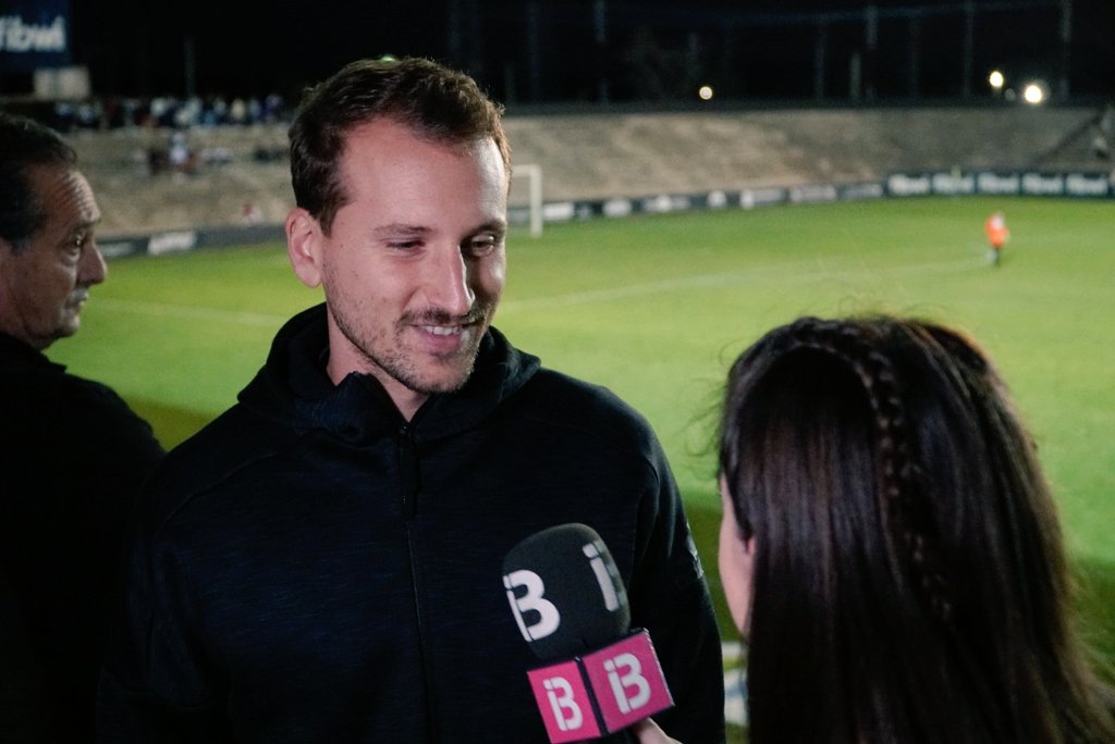 🎥 Mini entrevista al capità <a href="/sergicampoy23/">Sergi Campoy Altés</a> del club <a href="/CEConstancia/">CE Constància</a> en directe per <a href="/CincDiesIB3/">Cinc Dies IB3</a>. Moltes gràcies per la visita al Nou Camp d'Inca. 👏🏼🤍🖤