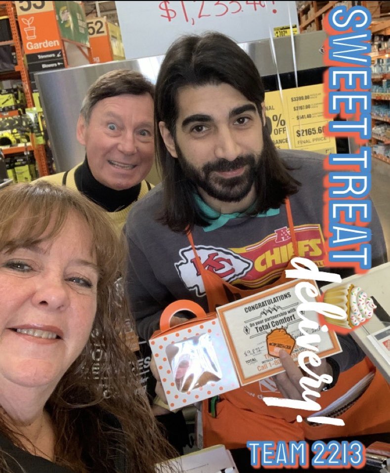 Sweet treat delivery for Catherine 🧁 excepted by Jacoub 🙌‼️ Thanks for putting in a lead that turned into a sweet sale for your team 2️⃣2️⃣1️⃣3️⃣🙌🤩‼️ Yahoo!! 👏#Cupcakes4cash #HVAC #ProudPartners <a href="/THDhvac/">Viviane Essex</a> <a href="/CampSweenScott/">Scott Sweeney</a> @westons2310 <a href="/JacoubTadros/">Jacoub Tadros</a>