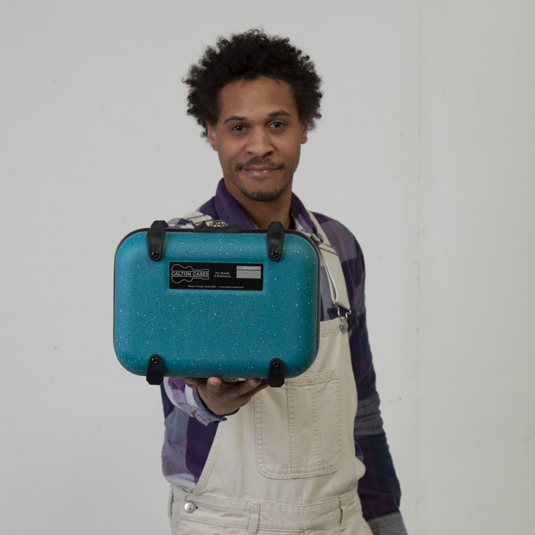 Eternally Iconic with Calton's Clutch!  💠
calton-cases.com/shop/gifts/e-g…