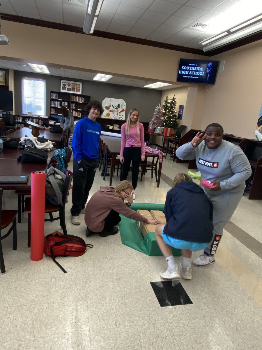 sshslib's tweet image. We called in corporate to get the job done! #sshslc #christmasinthelc