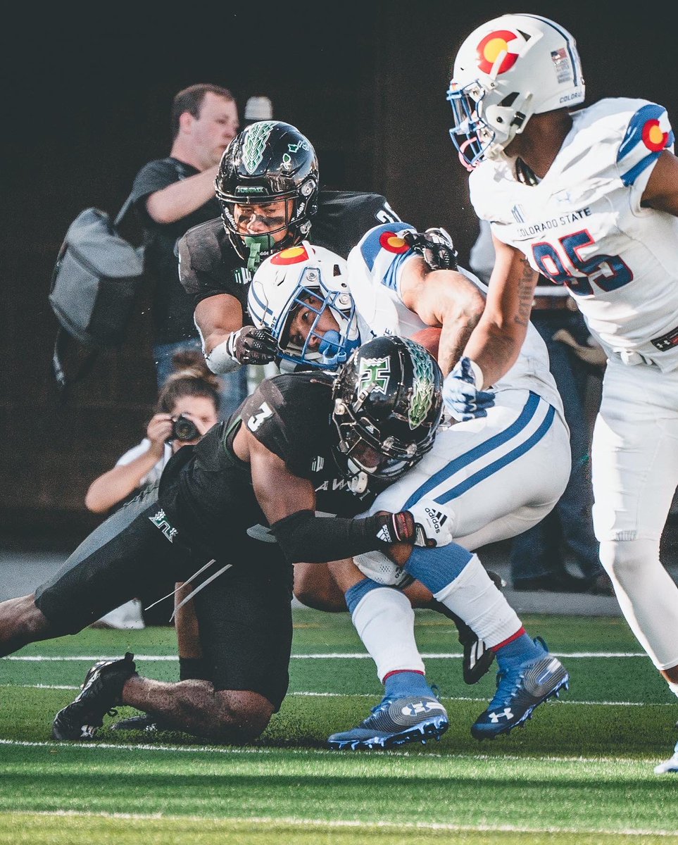 HawaiiFootball's tweet photo. “Blessed to be able to call Hawaii my home. The aina has taught me more about life than any other and for that im forever grateful. All glory to God.” #BRADDAHHOOD @hughnelsonii https://t.co/o8PnhoxIiL