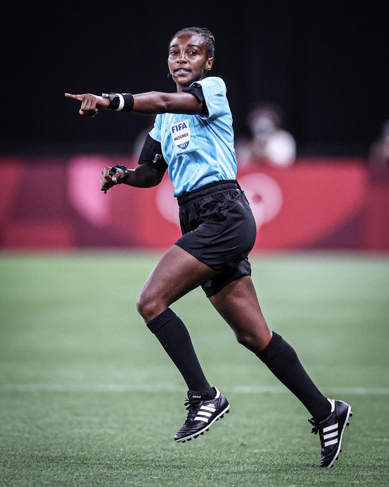 Rwandan🇷🇼  referee, Salima Mukansanga has been chosen to officiate at the FIFA World Cup in Qatar⚽️. She is now the first African woman in the history of the World Cup to referee at the men’s FIFA World Cup.