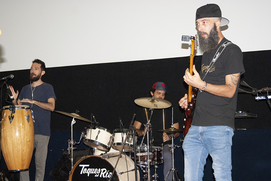 AnimacionIcaic's tweet photo. 🎬En los toques finales del ensayo para la premier del filme #LaSuper de #ErnestoPiña, mañana 18 a las 5:00 p.m en el #cineChaplin. Una proyección para mayores de 16. https://t.co/1kvFX6oqqN