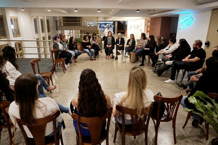 fronteira's tweet photo. No presídio feminino Madre Pelletier, em Porto Alegre, uma oficina de literatura leva obras de grandes autoras e incentiva mulheres a contarem suas próprias histórias. A gente falou com uma ex-aluna e a criadora do projeto na Casa de Cultura Mario Quintana. 
@extraclassejor. https://t.co/NhMUwFO2BU