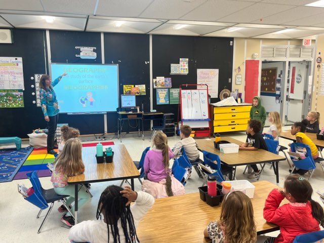 CalvertSS's tweet image. SS learning specialist, Nicole Penix had a wonderful day working with 1st graders at Calvert ES. Ms. Ewalt’s students loved working with maps!