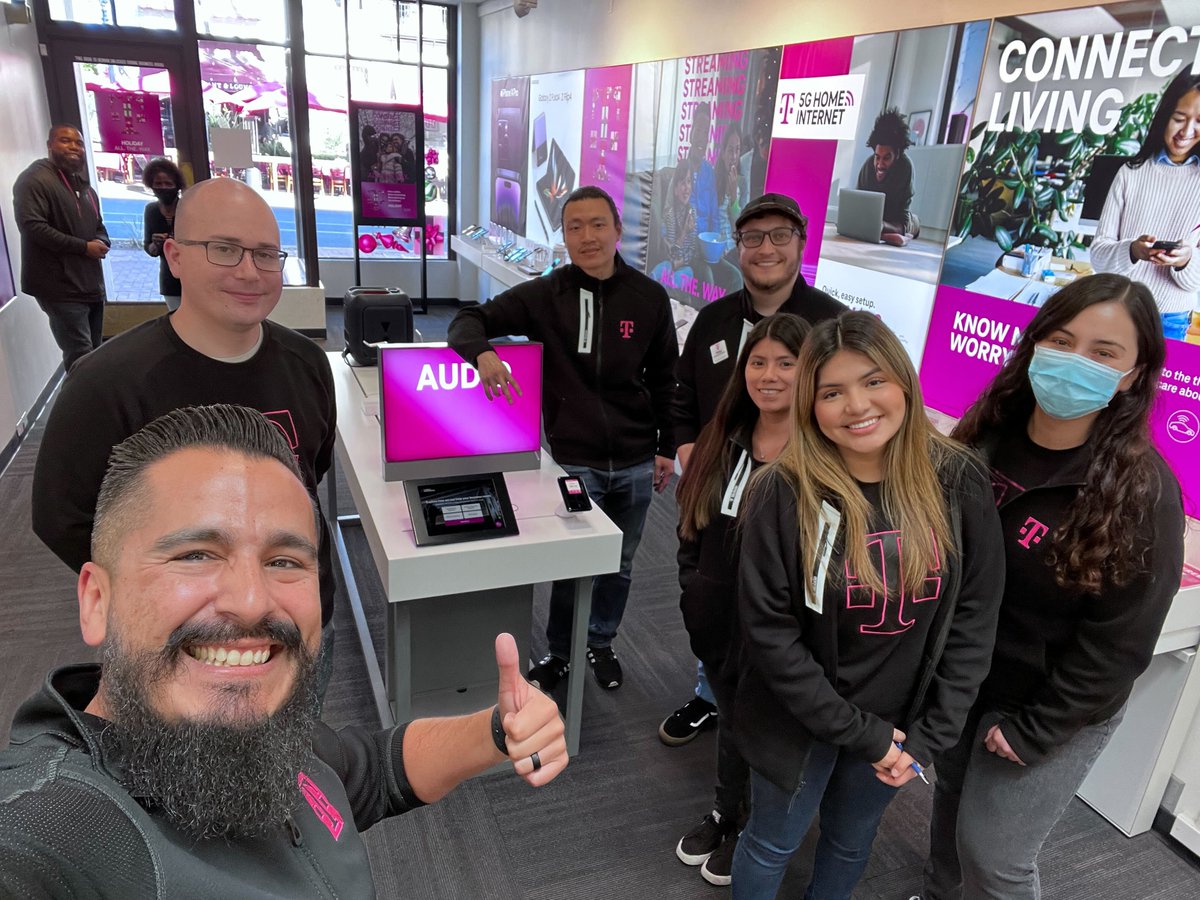 Impacts were made in and out of our store teams during our market visits with Michael Burrows in 🌴Santa Barbara. Thank you, <a href="/Mike_Burrows212/">Mike Burrows</a> for dedicating your time and investing your genuine expertise into our operational excellence! #BACC #SouthwestSMRA