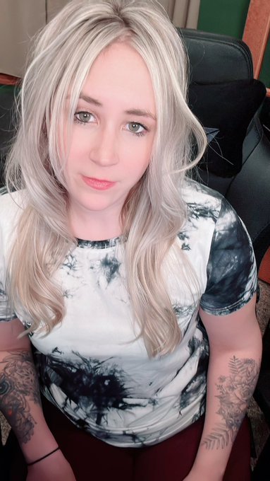 Last stream before my birthday 🎉   Live on Twitch now.. come hang out   Link⬇️ https://t.co/W71peQnq