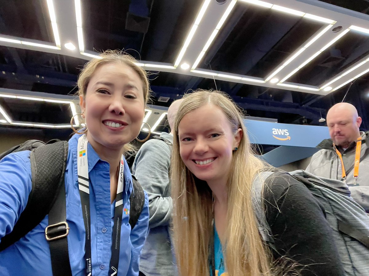 dianabeta's tweet photo. Meeting more amazing people here at #PASSDataCommunitySummit @GFritchey @cathrinew #SQLFamily #datacommunity #sqlhugs https://t.co/8cvk2bxKG1