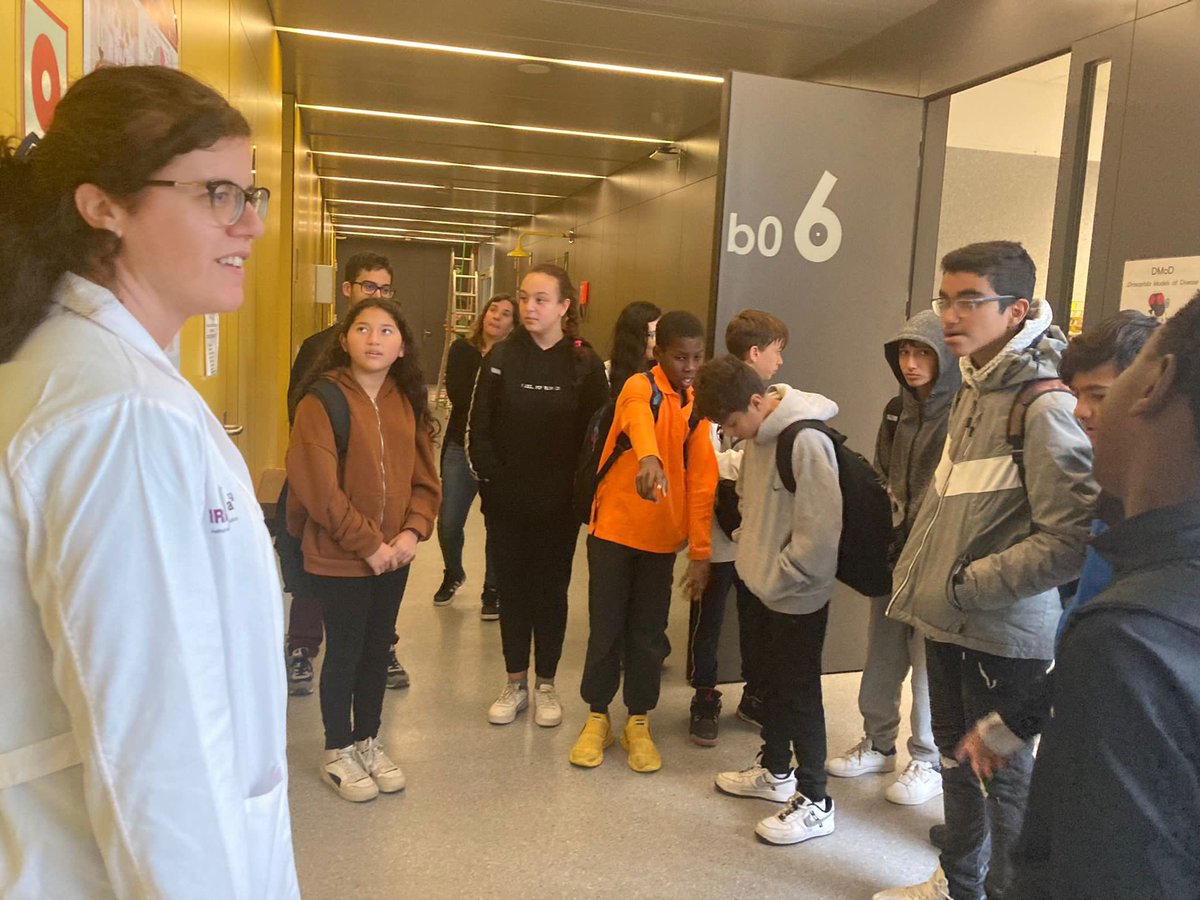 L’alumnat de 1r d’ESO han visitat les instal.lacions l’institut de recerca biomèdica (<a href="/IRBLleida_Info/">IRBLleida</a> ) i els seus laboratoris. Agrair l’entusiasme d’en Joaquim Egea per inspirar les noves generacions cap a la recerca científica. #sc22 #sc22cat <a href="/laurasegre/">LauraLa</a>