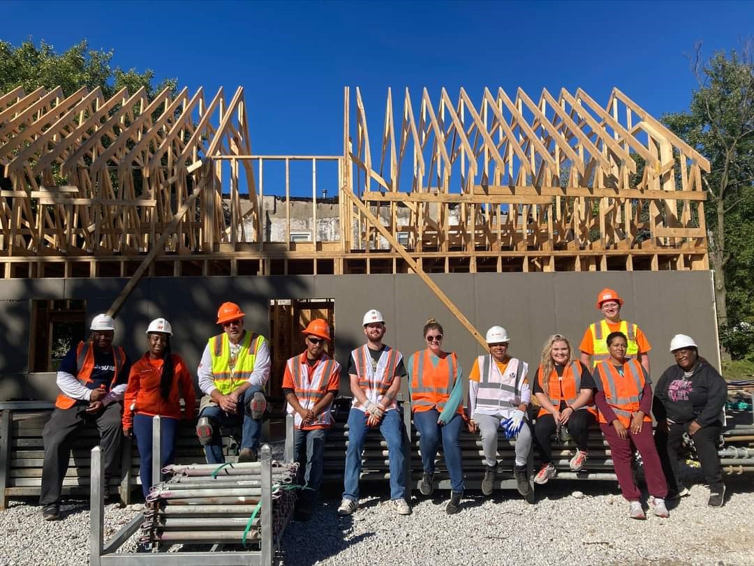 milhouseinc's tweet photo. Earlier this year we partnered with @HabitatChicago to assist in building in Grand Crossing in Southside Chicago. We had the opportunity to work on two houses and to serve Habitat's mission of building thriving communities.  

#milhousecharities #beapositiveimpact https://t.co/9EiYvvMZtH