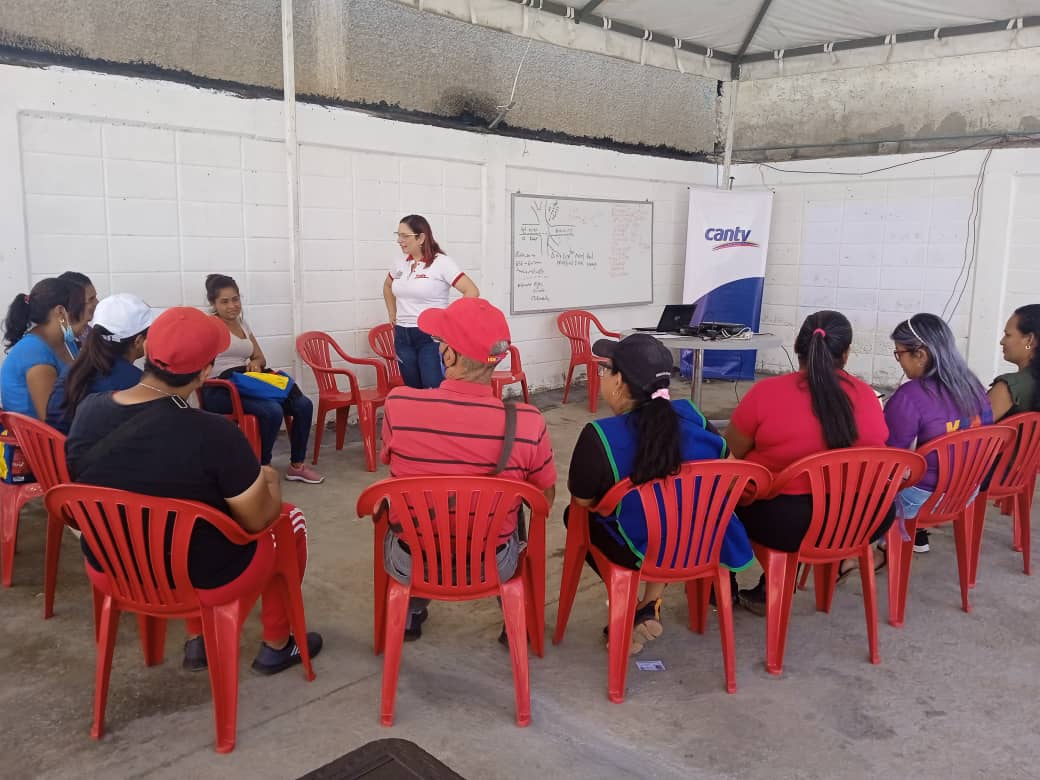 salaprensaCantv's tweet photo. #17Nov Cantv sostuvo encuentro con líderes de diferentes comunidades del casco central de Las Tejerías, estado Aragua, donde se brindó taller formativo sobre el uso de medios digitales de atención de la Empresa e información relevante del servicio Aba Ultra. https://t.co/0Bhqb8a6qN