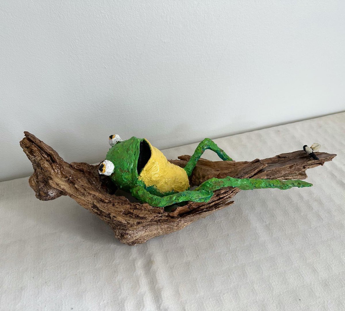 AaronSchraeter's tweet photo. “The Universe is Exponding,” socks, acrylic, paper, metal, found wood, 20”x9”x6”, 2022.
#art #artwork #painting #sculpture #mixedmedia #foundmaterials #frog #newyork #nyc #queens #aaronschraeter https://t.co/EihXxBRh3B