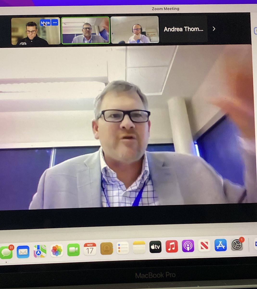 “Micromanagement is the quickest way to sabotage staff morale.” <a href="/SteeleThoughts/">Danny Steele</a> on #FocuseEd w/ <a href="/TSH302/">TheSchoolHouse302</a>